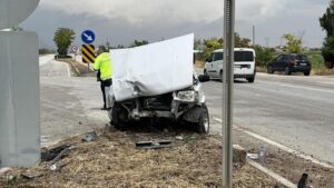 Otomobiller Çarpıştı: 1’i Ağır 5 Yaralı