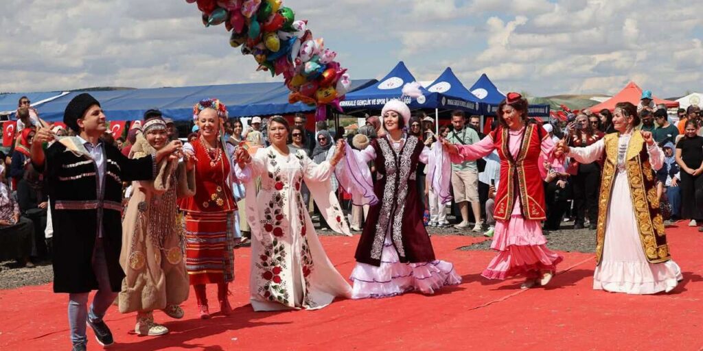 turk-dunyasinin-renkleri-yoruk-turkmen-senligi’nde-bulustu