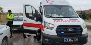 Seyir halinde iki otomobil çarpıştı: 3 kişi yaralandı