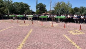 Feci kazada hayatını kaybeden aile son yolculuğuna uğurlandı