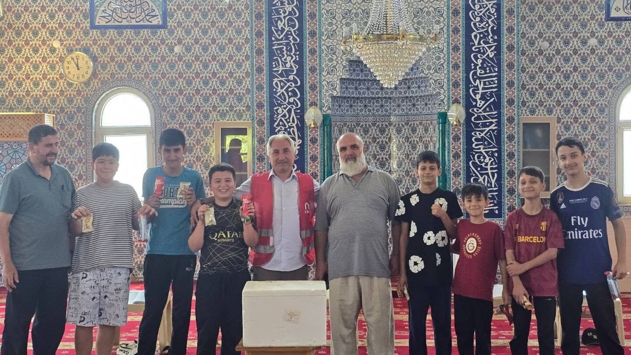 yaz-kur’an-kursu-ogrencilerine-dondurma-surprizi