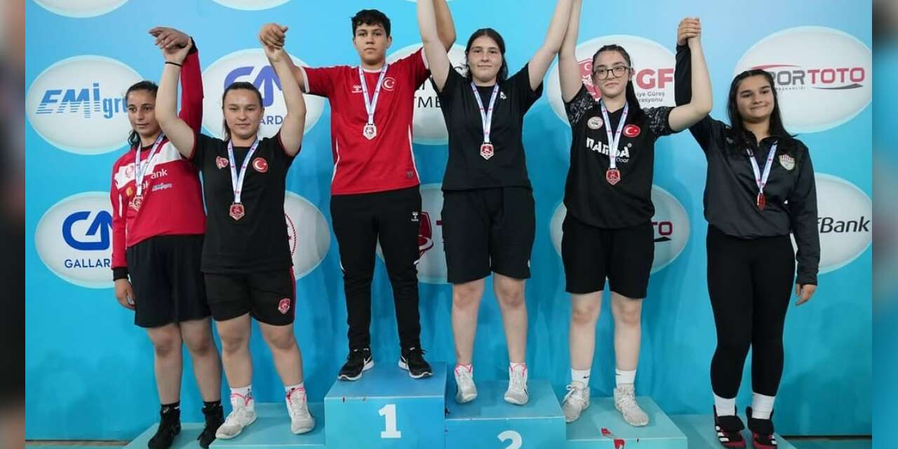 kastamonulu-genc-guresci-yusra,-turkiye-ucuncusu-oldu