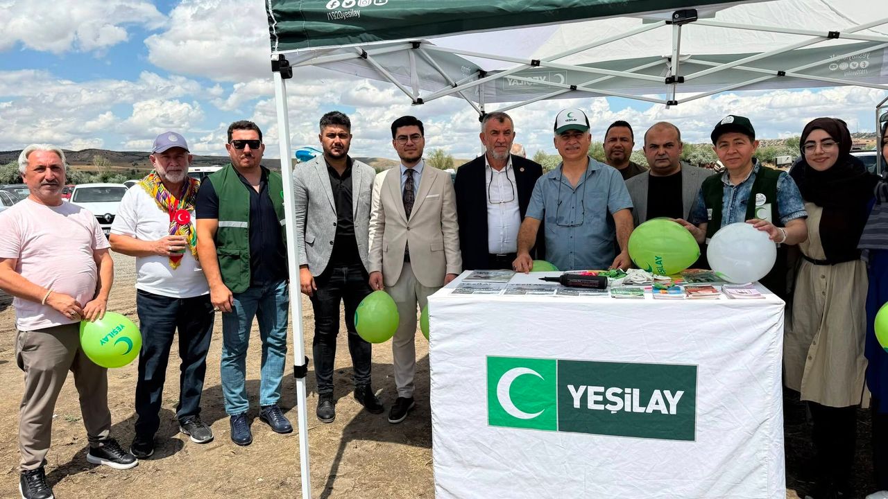 yoruk-turkmen-senligi’nde-yesilay-vatandaslarla-bulustu