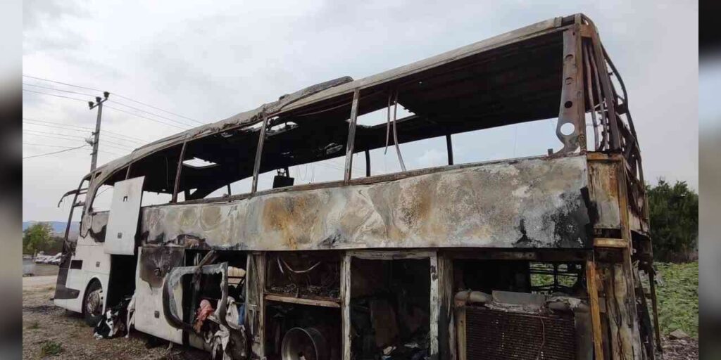 ankara’da-seyir-halindeki-yolcu-otobusu-alev-alev-yandi