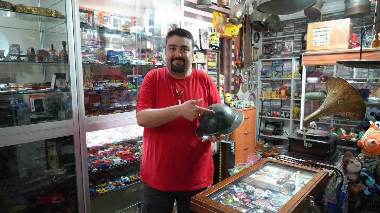 30-yildir-topladigi-koleksiyonu-icin-evinin-bir-odasini-muzeye-donusturdu