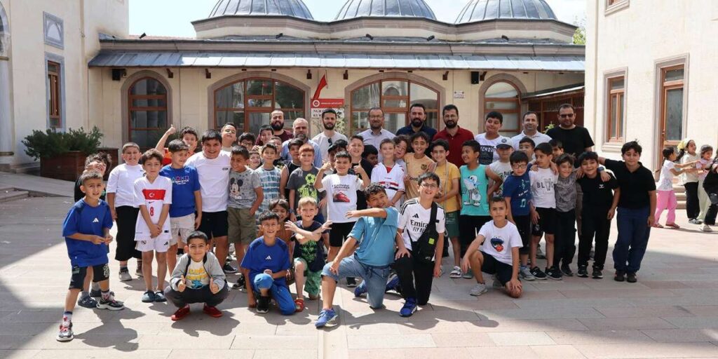 yazimda-kardeslik-var-genclik-kampi-basladi