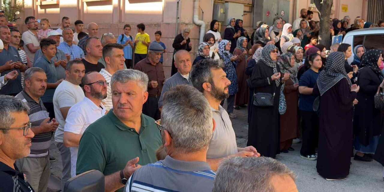 tosya’da-19-kisilik-umre-kafilesi-dualarla-ugurlandi
