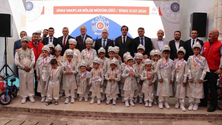Çocuklar 5 asırlık vakıf geleneğiyle sünnet şöleninde buluştu