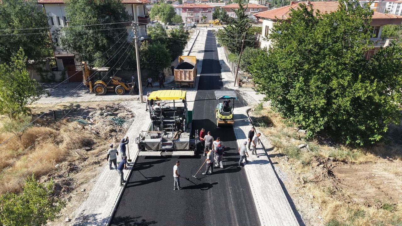 yuva-mahallesi’nde-asfalt-mesaisi-suruyor