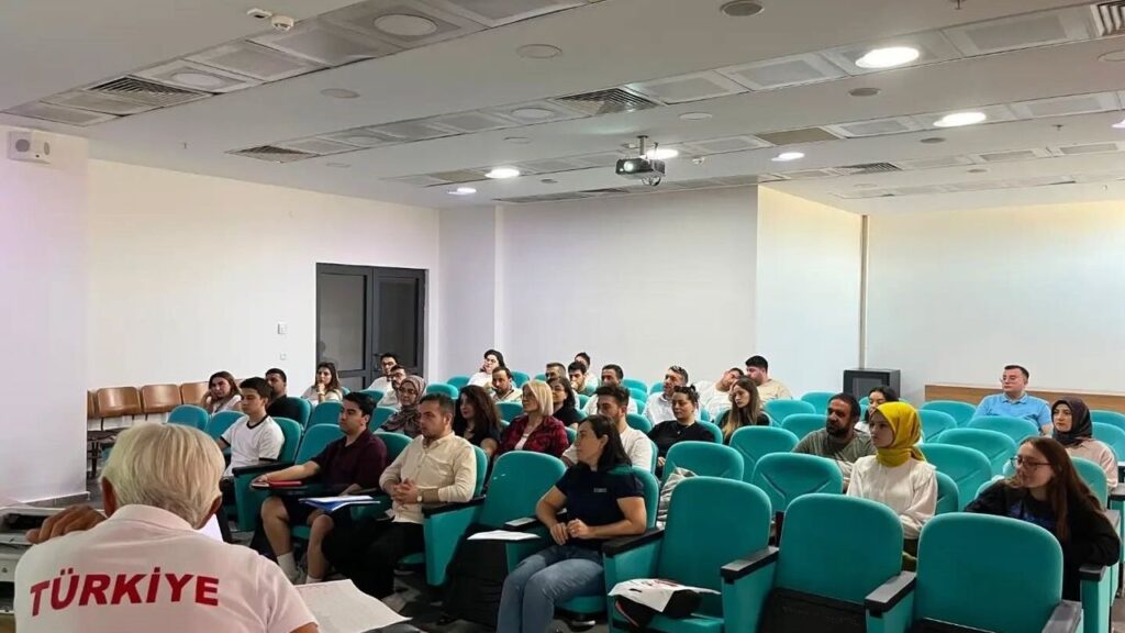 sivas’ta-‘yuzme’de-aday-hakem-kursu-basladi