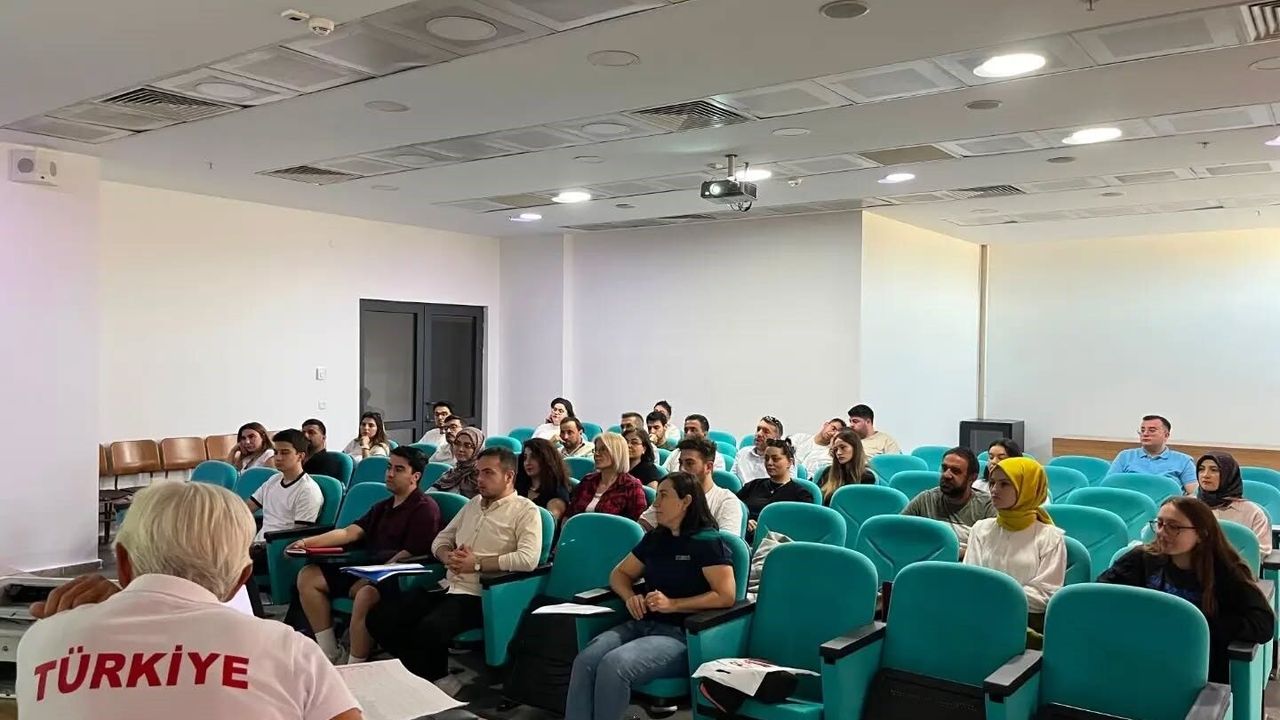 sivas’ta-‘yuzme’de-aday-hakem-kursu-basladi