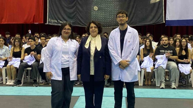 Geleceğin hekimleri beyaz önlüklerini giydi